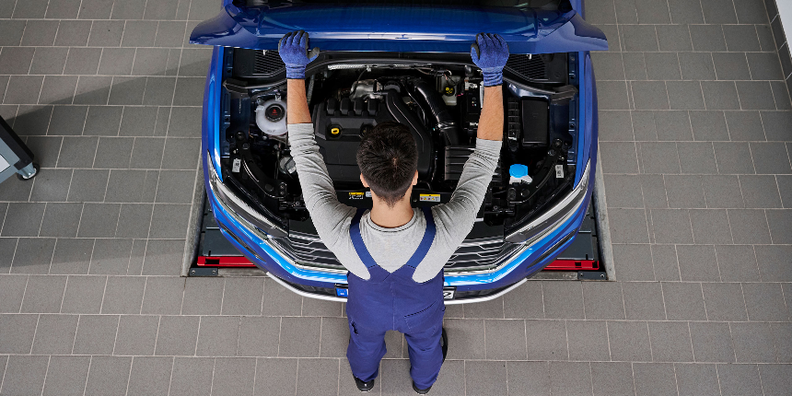 PÁLYAKEZDŐ AUTÓSZERELŐ, GÉPJÁRMŰ-MECHATRONIKAI TECHNIKUS